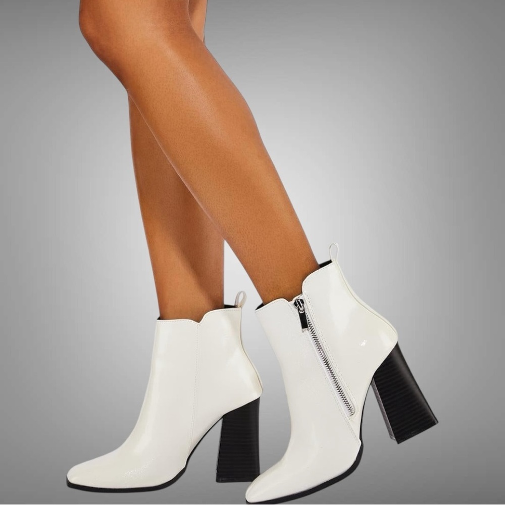 Qupid Size 8 Faux Patent Leather Side Zip Booties Block Heels Square Toe White